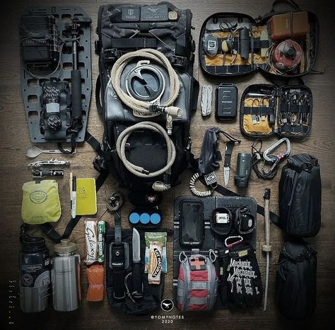 Outdoorsmen Style, Hiking Gear List, Expedition Gear, Survival Bushcraft, Edc Backpack, Overland Gear, How To Defend Yourself, Outdoor Adventure Gear, Edc Tactical