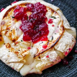 Baked Brie Rosemary, Goat Cheese Brie Recipes, Goat Brie Recipes, Group Appetizers, Brie Toppings, Baked Brie Cheese, Brie Recipes Appetizers, Brie Cheese Recipes, Baked Brie Recipes