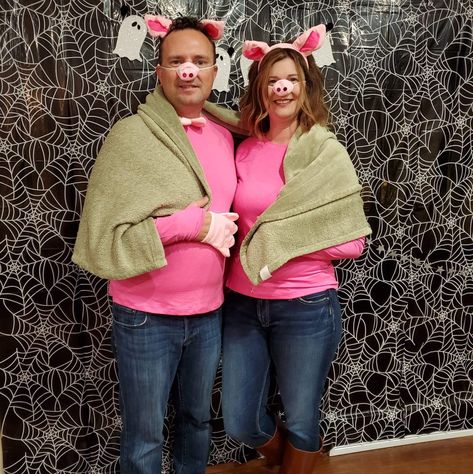 Halloween Couples, Pigs In A Blanket, Halloween 2020, Couple Halloween, Couple Halloween Costumes, Couples Costumes, A Blanket, Pigs, Halloween