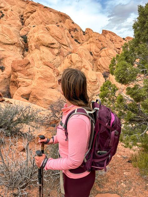 Woman with brown hair wearing a pink top, maroon leggings, a purple backpack, and hiking poles looks to her right out towards bubbly orange sandstone rocks while hiking in Capitol Reef National Park. Pink Camping Aesthetic, Pink Granola Girl Aesthetic, Pink Hiking Outfit, Colorful Hiking Outfit, Hiking Outfits Winter, Outdoorsy Outfit, Spring Hiking Outfits, Granola Girl Style, Outdoorsy Outfits