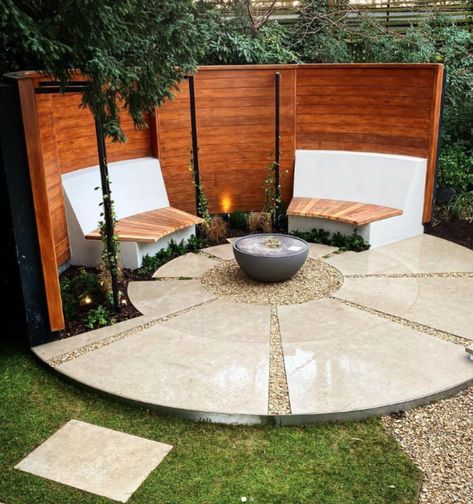 Don't let an awkwardly shaped garden cramp your style! Making the best use of this space can be a challenge, even for the most green-fingered of us. You can, however, maximize your outdoor space and create a unique garden that you'll enjoy all year round by using our garden trick ideas. Awkward Shaped Garden Ideas, Design Tricks, Outdoor Space Design, Garden Design Ideas, Small Outdoor Spaces, Unique Gardens, Potting Shed, Chelsea Flower Show, Firepit