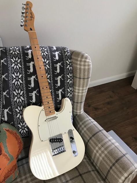 telecaster affinity arctic white Fender Telecaster White, Eddie Loving, White Telecaster, Taylor Jenkins Reid, Daisy Jones And The Six, Bass Ukulele, Guitar Obsession, Telecaster Guitar, Cool Electric Guitars