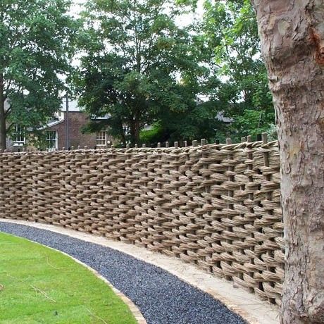 Willow woven wattle fence Arches Garden, Reed Fencing, Wattle Fence, Small Garden Layout, Fencing Panels, Concrete Backyard, Willow Fence, New England Garden, Willow Garden