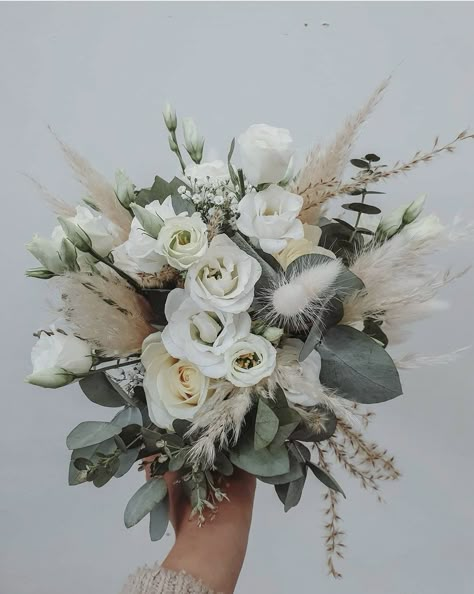 Simple Wedding Bouquets, Green Wedding Bouquet, Green Wedding Flowers, Boho Wedding Bouquet, Beige Wedding, Bridal Bouquet Flowers, Sage Wedding, Sage Green Wedding, Wedding Flower Inspiration