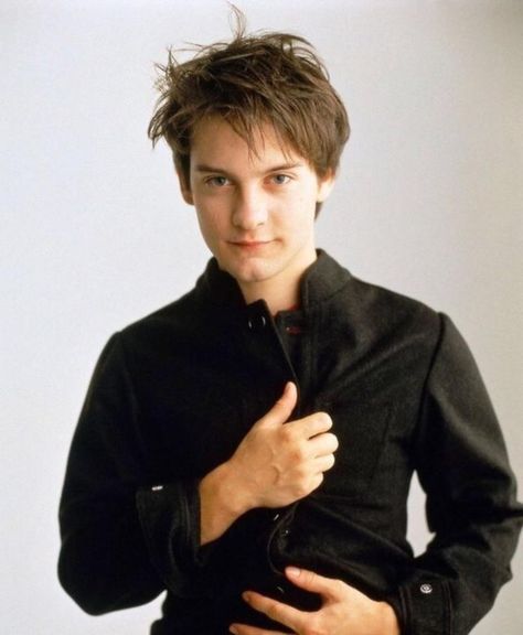 Trivia Boss | Can You Name These 90s Actors? - Trivia Boss Tobey Maguire 90s, Tobey Mcguire, Dj Qualls, 90s Actors, Tobey Maguire, Man Spider, Blonde Hair Girl, Spiderman Pictures, Blonde Hair Blue Eyes