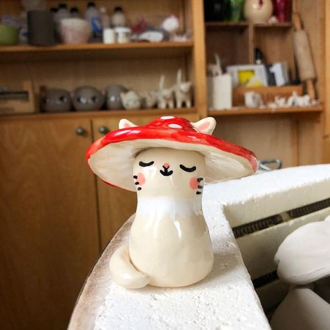 Little ceramic mushroom kitty figurine! Turned out pretty cute I think 😊 she has some pretty bad imperfections though so I’ll be keeping… Tanah Liat, Ceramic Cat, Ceramics Pottery Art, Cute Clay, Clay Art Projects, Diy Clay Crafts, Clay Ceramics, Dry Clay, Ceramic Clay