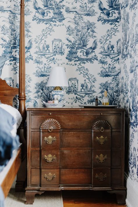 Blue And White Toile Wallpaper, Dark Wood Guest Bedroom, Blue White And Brown Bedroom, Blue Antique Bedroom, Toile Wallpaper Bedroom, Blue Toile Bedroom, Gray Tile Floors, Vintage Blue Bedroom, Wood And Wallpaper