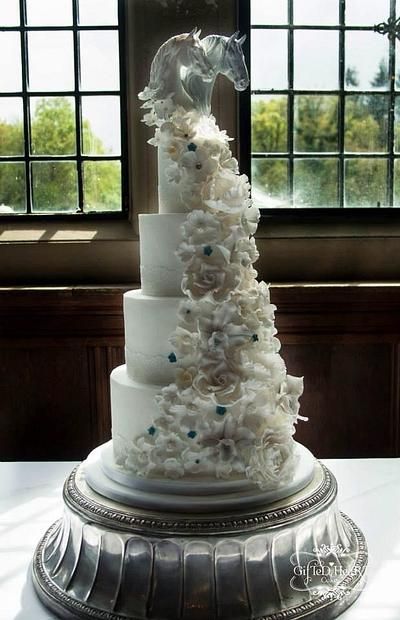 Horse inspired Wedding Cake Wedding Cake Horse, Rhinefield House, Horse Cakes, Western Wedding Cakes, Equestrian Wedding, Incredible Cakes, Country Wedding Cakes, Horse Wedding, Horse Cake