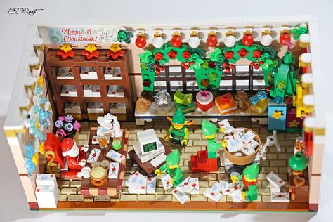 Here's my new Christmas MOC for the year 2023! It has become customary in recent years to present a small work to celebrate Christmas. This year I propose this Santa Claus post office! A very chaotic office, full of Christmas ornaments, Christmas presents ready to bring to the children, elves working and lots of letters to check and sort! I don't know how they will manage to deliver presents to all the children in the world but we know that Santa Claus is magical and he will do it again this ... Lego Shelf, Lego Gingerbread House, Christmas Lego, Lego Christmas Village, Lego Tutorials, Lego Winter Village, Lego Village, Lego Advent, Lego Winter