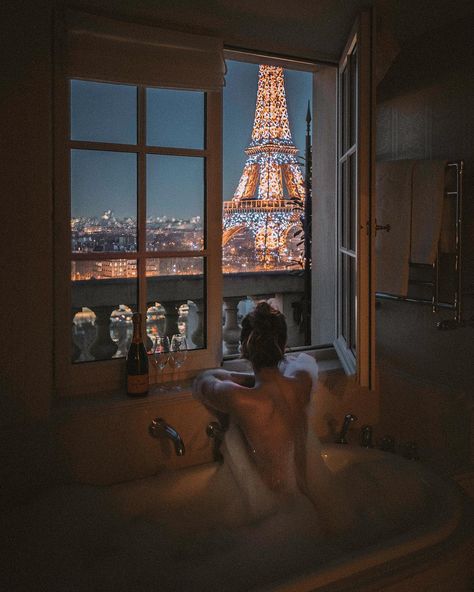 Bathtub with a view on the Eiffel Tower. What can be a better start of the weekend? Katie Giorgadze (@katie.one) • Instagram photos and videos Paris Dream, Taking A Bath, Paris Aesthetic, Dream Lifestyle, The Eiffel Tower, City Aesthetic, Beautiful Places To Travel, Paris Travel, Khloe Kardashian