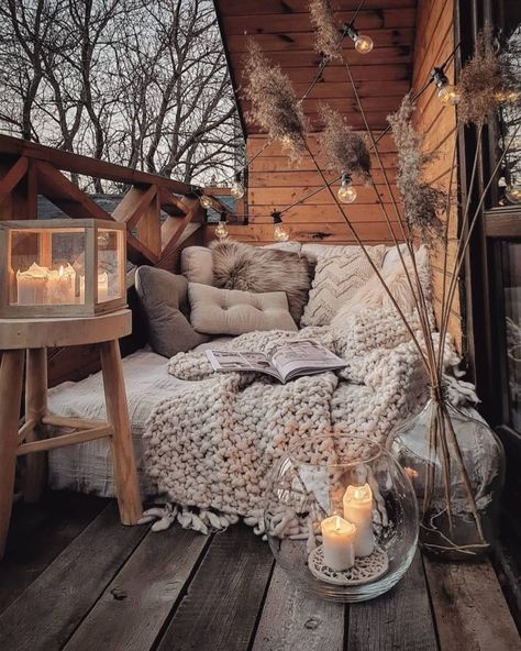 Small Balcony Decor, Apartment Balcony Decorating, Cozy Room Decor, Dream Room Inspiration, Apartment Balconies, Design Living Room, Small Balcony, Cozy Room, Balcony Decor