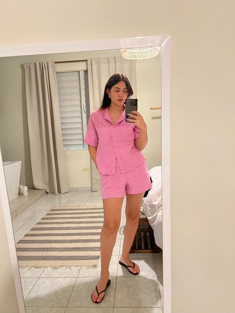 Pink co-ord two piece matching top and bottoms, bright pink short sleeve button down top and shorts are from Target. Black slim sandals are Havaianas. Cute comfy casual light vacation outfits style ideas. Easy Outfits, Street Wear Outfits, Shorts Co Ord, Cute Comfy, 90s Inspired, Co Ord Set, Matching Top, Pink Shorts, Vacation Outfits