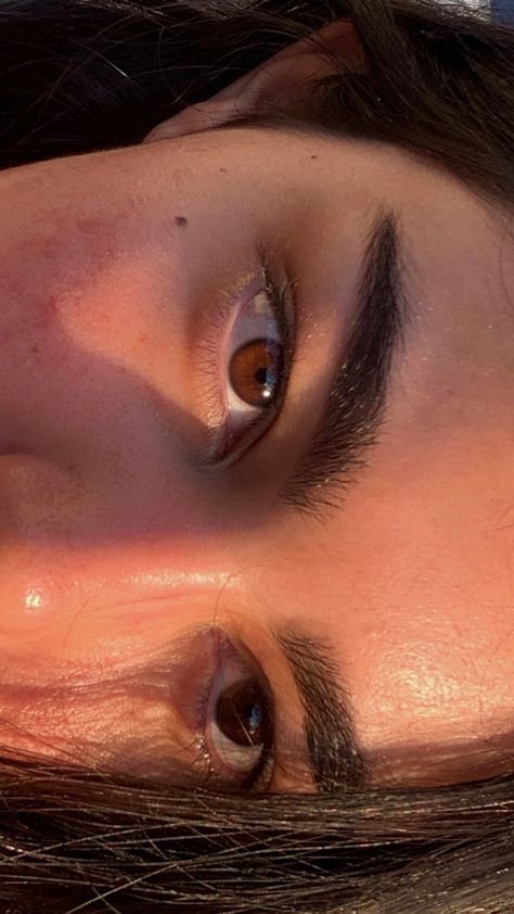 brown japanese eyes glowing in the golden hour Russet Eyes, Russet Brown Eyes, Golden Brown Eyes, Sun Bleached Flies, Eyes Glowing, No Face Pics, Eyes Of Heaven, Brown Eyes Aesthetic, Japanese Eyes