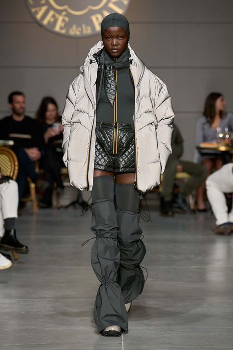 Street Wear Runway Fashion, Techwear Runway, Vetements Runway, Fw23 Runway, Streetwear Runway, Fashion Collection Inspiration, Milan Fashion Week Runway, Puffer Jacket Style, Fashion Street Style