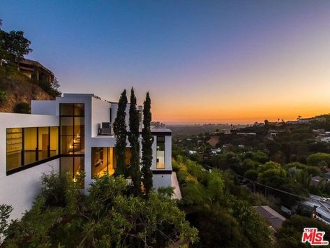 Ariana Grande House, Contemporary Mansion, Hollywood Hills Homes, Infinity Edge Pool, Tudor Style Homes, Luxury Estate, Cameron Diaz, Hollywood Hills, House On A Hill