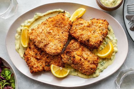 These crispy panko-coated haddock fillets are baked in the oven. This is a tasty alternative to fried fish, and so much lighter. Fried Haddock Recipes, Fried Haddock, Garlic Aioli Recipe, Baked Haddock, Haddock Recipes, Baked Fish Fillet, White Fish Recipes, Homemade Tartar Sauce, Healthier Meals