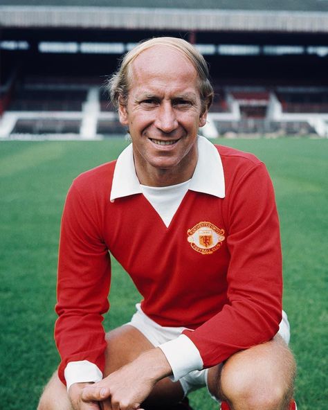 Left Winger, Bobby Charlton, Batman Artwork, Manchester United Football Club, Manchester United Football, Man United, Fifa World Cup, Football Club, Manchester United