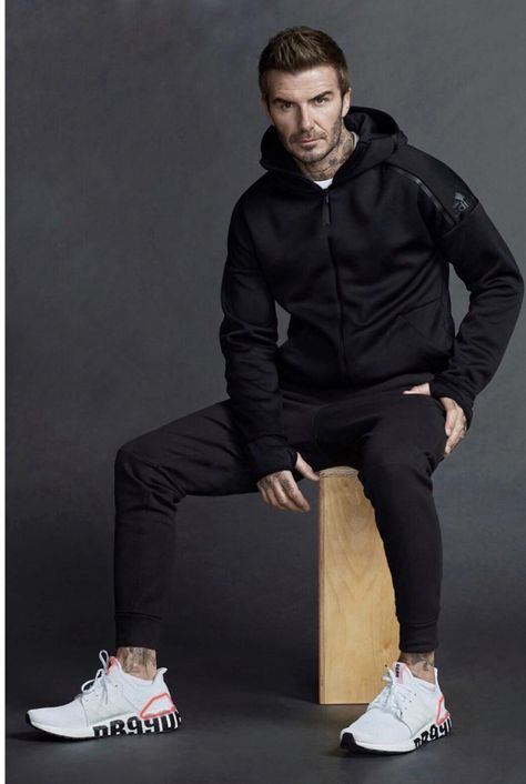 David Beckham Adidas, Winter Sports Outfit, David Beckham Style Outfits, Ultraboost Adidas, David Beckham Style, Beckham Style, Stylish Men Casual, Mens Fashion Streetwear, Cool Outfits For Men