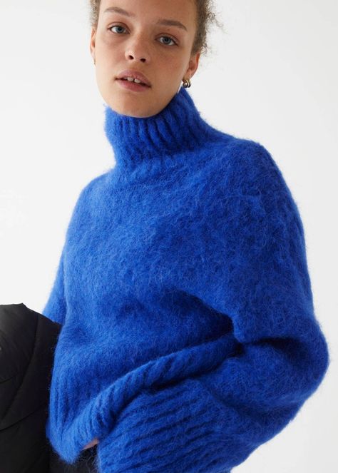 Turtle Neck Outfit Women Casual, Turtle Neck Outfit Women, Woman Sweater, Trouser Outfits, Sweater Trends, Chunky Knits Sweater, Rich Girl, High Fashion Street Style, Cool Sweaters