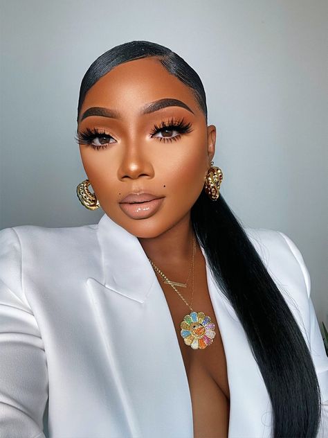 Tamara Renaye, Natural Glam Makeup, Chic Hair, Makeup For Black Skin, Brown Skin Makeup, Soft Glam Makeup, Face Beat, Glam Makeup Look, Gold Makeup