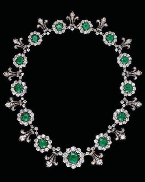 1880s Jewelry, Antique Diamond Necklace, Emerald And Diamond Necklace, Antique Necklaces, Jewelry Appraisal, Emerald Necklace, Modern Necklaces, Royal Jewelry, Old Jewelry