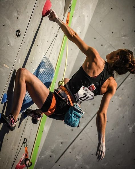 [3/8/23] Rock Climbing Women, Climbing Girl, Climbing Workout, Climbing Gym, Climbing Gear, Rock Climbers, Climbing Wall, Fitness Inspiration Body, Break Dance