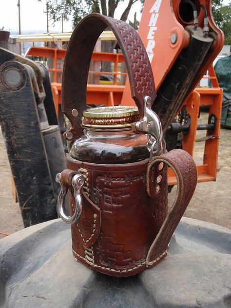 ขวดโหล Mason Jar, Steampunk Leather, Ren Fest, Leather Armor, Ren Fair, Leather Crafting, Leather Gear, Leather Art, Leather Ideas