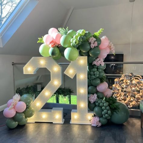 Fairy 21st Birthday Party, Pink And Green 21st Birthday, Light Pink Party Aesthetic, Green And Pink Theme Party, Pink And Green Theme Birthday Party, Light Green Birthday Decorations, 21st Birthday Ideas Green, Green And Pink Decorations Party Ideas, Pink And Green Birthday Theme