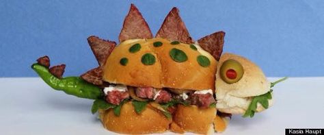 Dino sandwich!! Animal Themed Food, Food Art For Kids, Food Shapes, Edible Crafts, Whats For Lunch, Edible Food, Good Eat, How To Eat Better, Kawaii Food