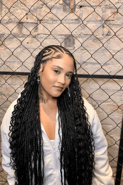 fulani braids, braided hairstyles, hair inspiration Fulani Braids Side Part, Side Part Fulani Braids, Fulani Goddess Braids, Fulani Braids Hairstyles Designs, Intricate Cornrows, Simple Fulani Braids, Fulani Braid, Straight Back Cornrows, Tight Braids