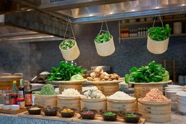 Hotel Breakfast Buffet, Buffet Stations, Buffet Set Up, Catering Food Displays, Chinese Buffet, Restaurant Plan, Hotel Buffet, Restaurant Pictures, Food Stand