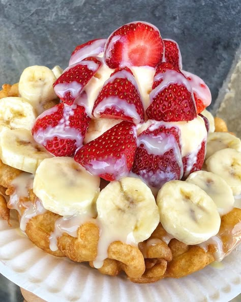 Banana Sweets, Funnel Cake Recipe, Food Truck Menu, Funnel Cakes, Carnival Food, Food Deserts, Peach Cobbler Recipe, Junk Food Snacks, Food Babe