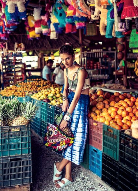 11 Chic Summer Looks Inspired by Mexico | Teen Vogue Brasil Fashion, Sebastian Kim, Summer Editorial, Summer Shoot, Vogue Editorial, Model Woman, Fruit Stand, Vogue Us, Vogue India