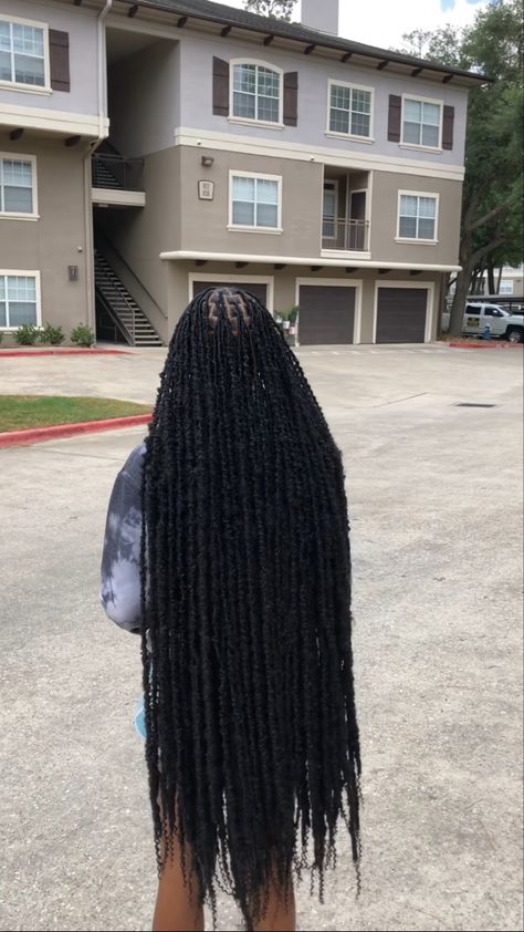 Infinity Locs With Curls, Soft Locs Hairstyles Ideas, Bohemian Soft Locs, Infinity Locs, Long Soft Locs, Weave Hairstyles Braided, Soft Locs, Year Goals, Big Box Braids Hairstyles