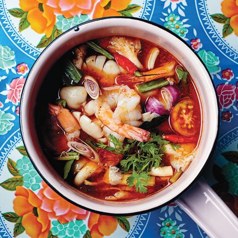 Spicy & Sour Soup with Shrimp & Tom Yum Paste (Tom Yum Goong) Tom Yum Soup With Paste, Tamarind Paste Recipes, Tamarind Soup, Thai Appetizer, Tom Yum Paste, Soup With Shrimp, Asian Soups, Tom Yum Soup, Tamarind Paste