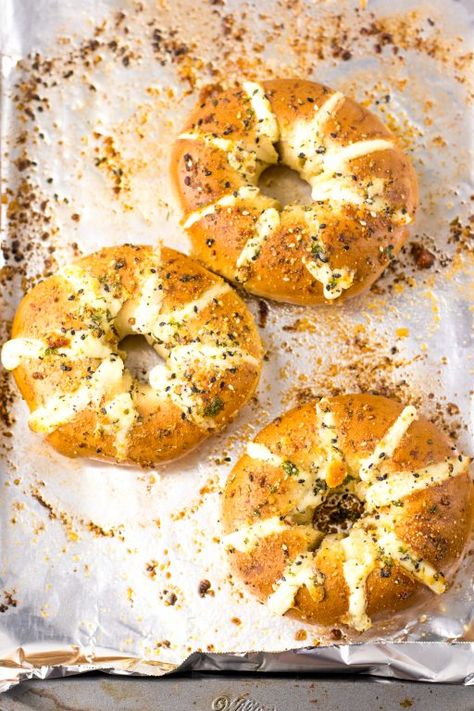 Tik Tok Stuffed Bagels | Wishes and Dishes Stuffed Bagels, Wishes And Dishes, Nutella French Toast, Sandwich Sides, Pork Salad, Breakfast Choices, Turkey Soup, Cheesy Potatoes, Egg Breakfast