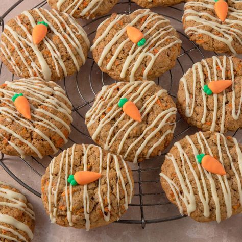 Easter Cookie Flavors, Carrot Cookies Decorated, Cake Stuffed Cookies, Pipeable Cream Cheese Frosting, Carrot Cookies Recipe, Fondant Carrots, Easter Bakes, Recipe For Carrot Cake, Carrot Cake Cookie