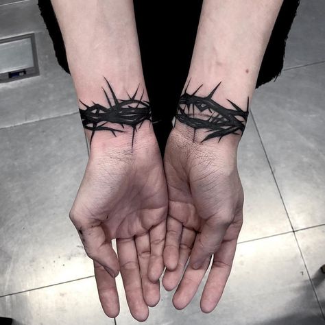 Tato Salib, Thorn Tattoo, Barbed Wire Tattoos, Sick Tattoo, Wrist Tattoos For Guys, Scary Tattoos, Creepy Tattoos, Tattoo Bracelet, Tattoo Style Drawings