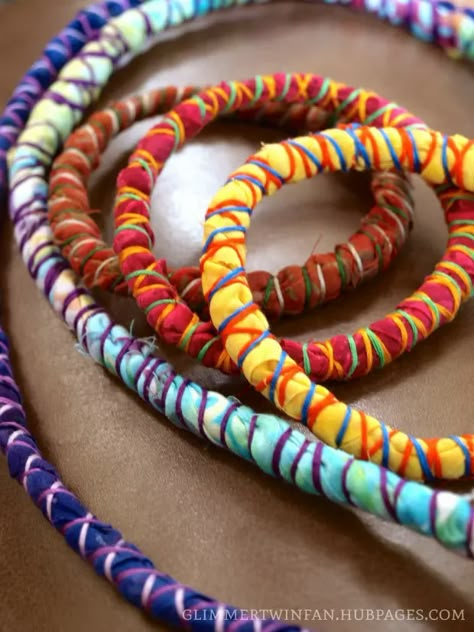 How to Make a Fabric-Wrapped Cord Necklace or Bracelet - FeltMagnet Fabric Bracelets Diy, Fabric Necklaces, Jewelry Fabric, Diy Collier, Fabric Bracelets, Fabric Jewellery, Cord Jewelry, Fiber Jewelry, Fabric Necklace