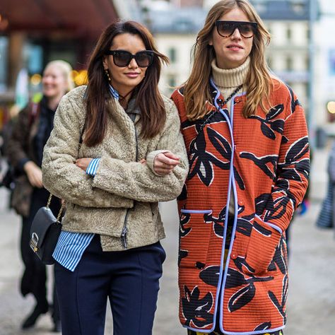 Statement coat and neutral jacket street style Neutral Jacket, What To Wear Tomorrow, Street Style Fall Winter, Woman Walking, The Zoe Report, Fashion Inspiration Board, Lazy Sunday, Autumn Street Style, Street Style Inspiration