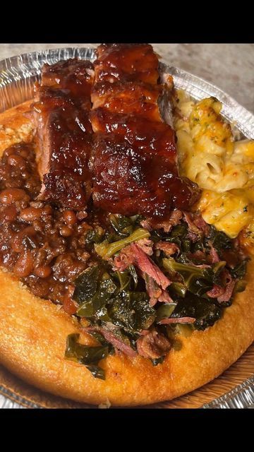 Cornbread Bowl Soul Food, Cornbread Bowl, Soul Food Sunday, Ribs Bbq, Bbq Baked Beans, Southern Recipes Soul Food, Food Plate, Soul Food Dinner, Back Ribs