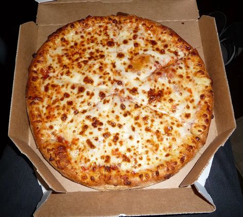 Domino's Pizza Wisconsin 6 Cheese Pizza Recipe Pizza App, Cheese Pizza Recipe, Mcdonalds Fries, Delicious Pizza Recipes, Domino’s Pizza, Pizza Sauce Recipe, Dominos Pizza, Copycat Restaurant Recipes, Pizza Recipes Homemade