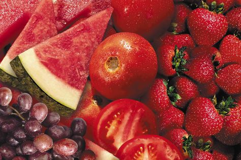 red-fruits-and-veggies_anthocyanins Red Fruits And Vegetables, Yellow Fruits, High Potassium Foods, New York Eats, Sugar Detox Diet, Food Habits, Cholesterol Lowering Foods, Yellow Foods, Leafy Vegetables