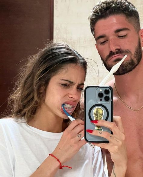 rodrigo de paul and tini stroessel Soccer Couples, Football Wags, The Archer, Secret Relationship, Luxury Branding Design, Im Falling In Love, Goals Pictures, The Love Club, Relationship Goals Pictures