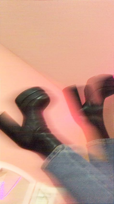 steve madden, platforms, cobras, fall boots, winter boots, boots, baddie aesthetic, pink aesthetic, aesthetic, black, pink Bratz Boots Outfit Aesthetic, Steve Madden Platform Boots Outfit, Steve Madden Cypress Boots Outfit, Cypress Boots Outfit, Steve Madden Aesthetic, Winter Boots Aesthetic, Platform Boots Aesthetic, Steve Madden Boots Outfit, Cypress Boots