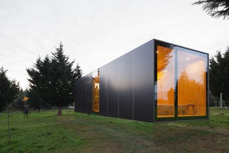 Modern Facades, Prefab Modular Homes, Modern Prefab Homes, Portable House, Modular Building, Floating House, Minimalist Architecture, Zaha Hadid, Modular Homes