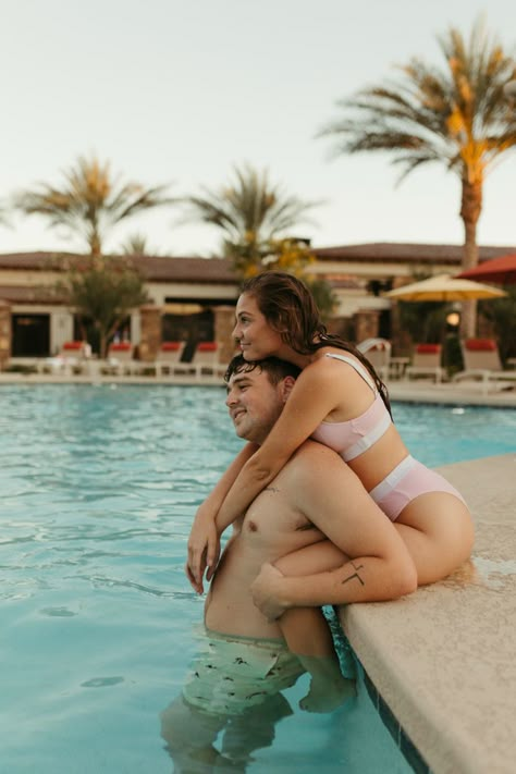 Pool Couple, Photoshoot Ideas For Boyfriend, Swimming Pool Photography, Pool Photoshoot, Swimming Pool Pictures, Party Couple, Couples Beach Photography, Swimming Pictures, Couple Beach Pictures