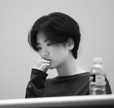 Tomboy Haircut, Lee Joo Young, Tomboy Hairstyles, Short Hair Tomboy, Korean Short Hair, Asian Short Hair, Hair Inspiration Short, Shot Hair Styles, Girl Short Hair