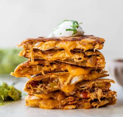 For an EASY and healthy dinner that you can pull together in just 30 minutes, look no further than this Chicken Quesadilla recipe! It's packed with veggies and flavor! #chickenquesadilla #easyquesadillarecipe #chickencheesequesadilla Best Chicken Quesadilla Recipe, Quesadilla Recipes Easy, Chicken Quesadilla Recipe, Quesadilla Recipe, Chicken And Veggies, Seasoned Chicken, Whole Wheat Tortillas, Cheese Quesadilla, Quesadilla Recipes