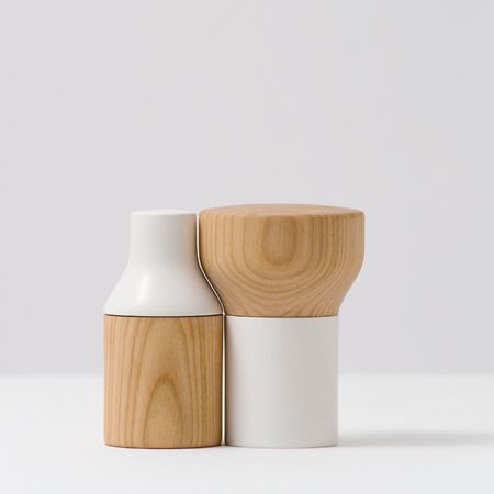 Doublefacette is a salt & pepper shaker from Swiss designer Florian Hauswirth. The forms of the containers, just like the content, complement each other. Made of ceramic and cherry wood. Double... Salt And Pepper Mills, Condiment Sets, Keramik Design, Pepper Mill, Tableware Collection, Keramik Vase, Ceramic Design, Objects Design, Cherry Wood